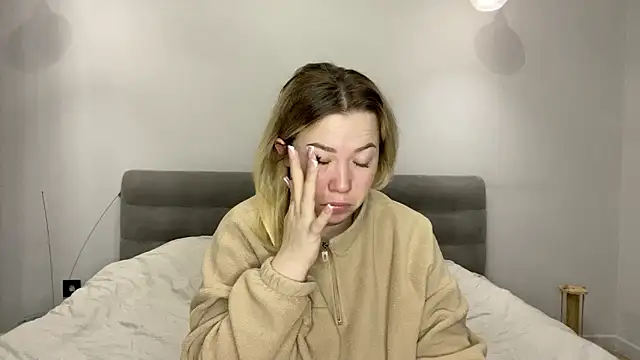 Embersweetbunny online show from January 12, 6:20 am