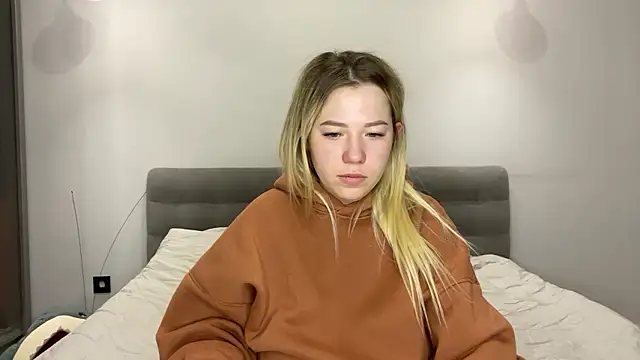 Embersweetbunny online show from January 9, 6:20 am