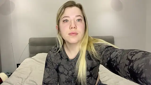 Embersweetbunny online show from January 10, 5:14 am