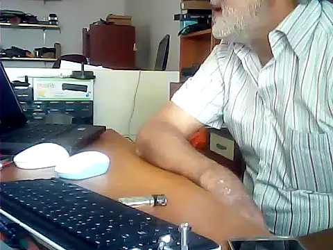 Snapshot of zormen355 chatting on July 3, 9:05 am zormen355 online show from July 3, 9:05 am