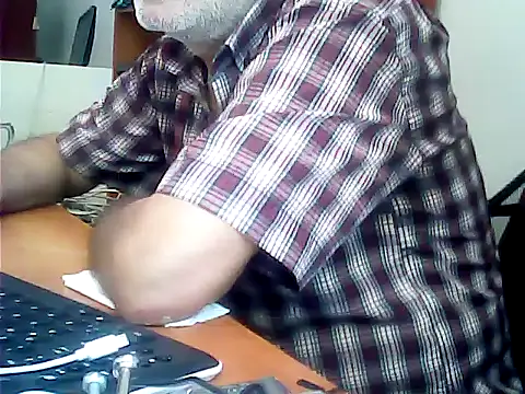 Snapshot of zormen355 chatting on July 1, 12:05 pm zormen355 online show from July 1, 12:05 pm