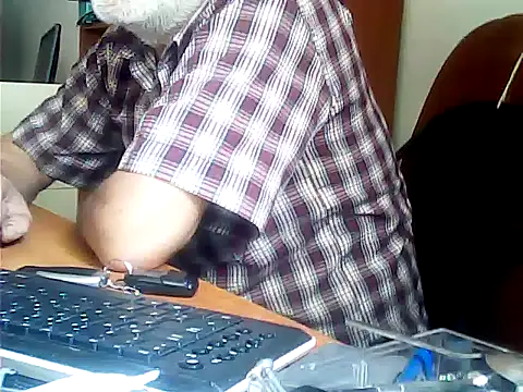 Snapshot of zormen355 chatting on June 18, 11:04 am zormen355 online show from June 18, 11:04 am