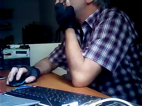Snapshot of zormen355 chatting on June 4, 2:11 pm zormen355 online show from June 4, 2:11 pm