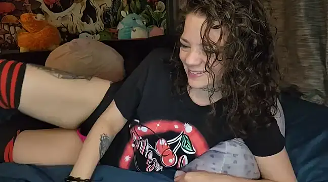 Snapshot of MiaElizabeth chatting on March 14, 4:32 am MiaElizabeth online show from March 14, 4:32 am