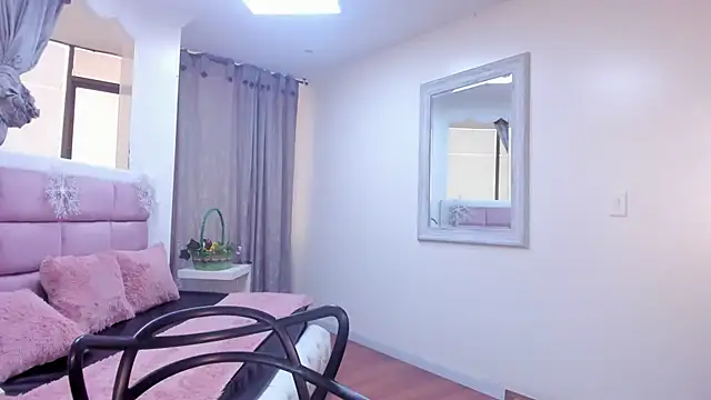 IssadoraJames online show from December 4, 7:46 pm