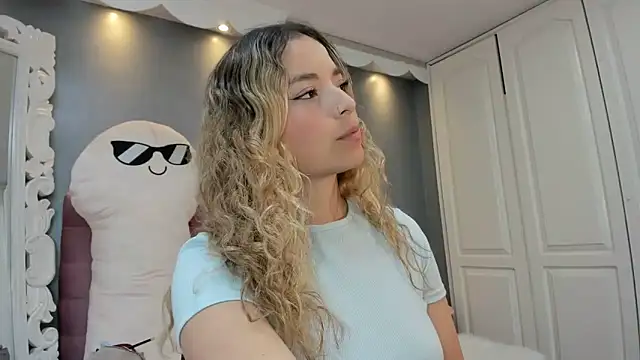 IssadoraJames online show from November 8, 2:09 pm