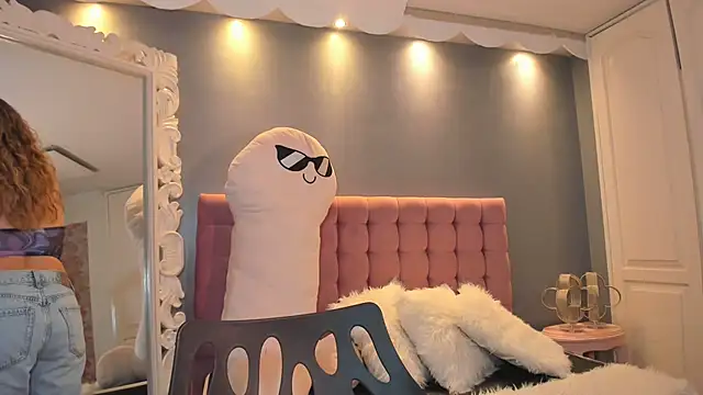 IssadoraJames online show from October 8, 7:36 pm