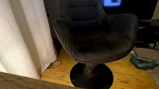 Snapshot of T0Yforeskin chatting on September 26, 5:20 pm T0Yforeskin online show from September 26, 5:20 pm