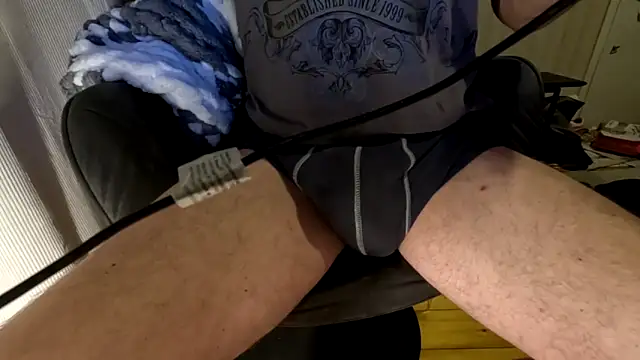 Snapshot of T0Yforeskin chatting on October 17, 10:22 pm T0Yforeskin online show from October 17, 10:22 pm