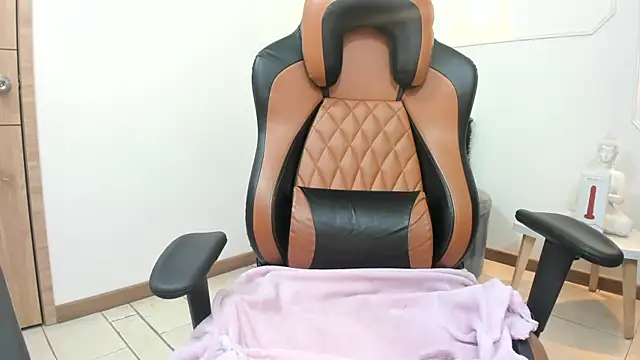 Lizzie Williams  online show from January 16, 2:48 am