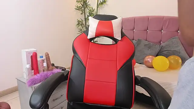 Snapshot of Lizzie_Williams_ chatting on July 14, 3:22 am Lizzie Williams online show from July 14, 3:22 am