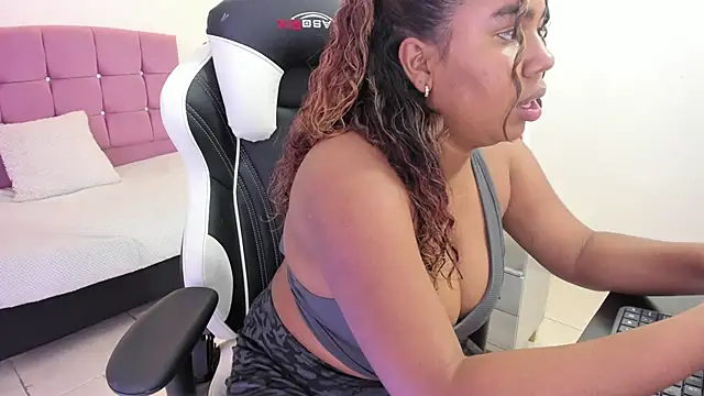 Lizzie Williams  online show from March 26, 3:27 am