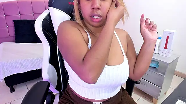 Lizzie Williams  online show from April 10, 3:24 am