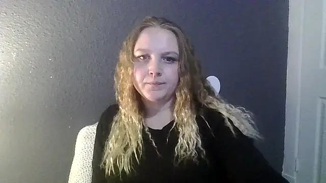 Snapshot of PhatAssBlond chatting on February 21, 8:49 pm PhatAssBlond online show from February 21, 8:49 pm