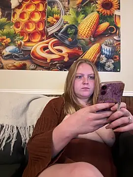 Snapshot of PhatAssBlond chatting on September 17, 6:54 pm PhatAssBlond online show from September 17, 6:54 pm