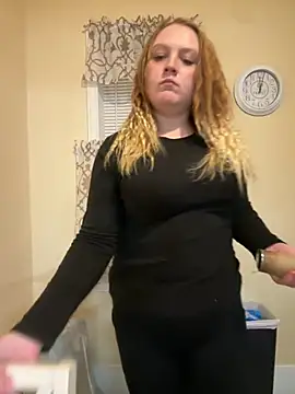 Snapshot of PhatAssBlond chatting on February 22, 4:07 am PhatAssBlond online show from February 22, 4:07 am