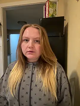 Snapshot of PhatAssBlond chatting on March 20, 12:43 pm PhatAssBlond online show from March 20, 12:43 pm
