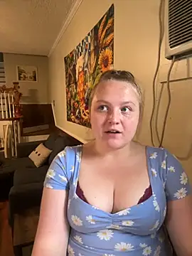 Snapshot of PhatAssBlond chatting on September 13, 6:19 pm PhatAssBlond online show from September 13, 6:19 pm