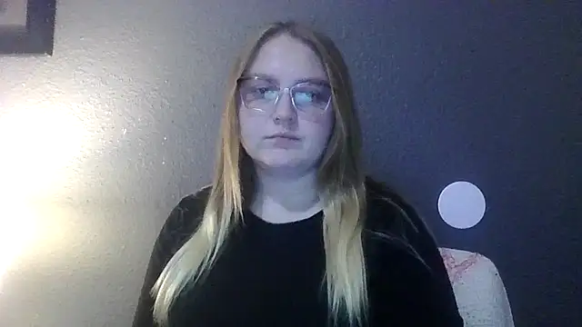 Snapshot of PhatAssBlond chatting on February 24, 8:58 pm PhatAssBlond online show from February 24, 8:58 pm