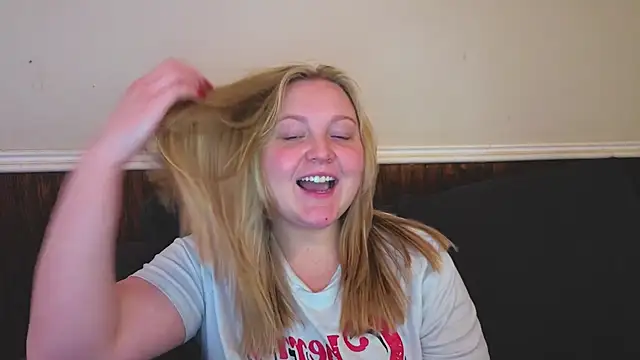 PhatAssBlond online show from February 18, 8:05 pm