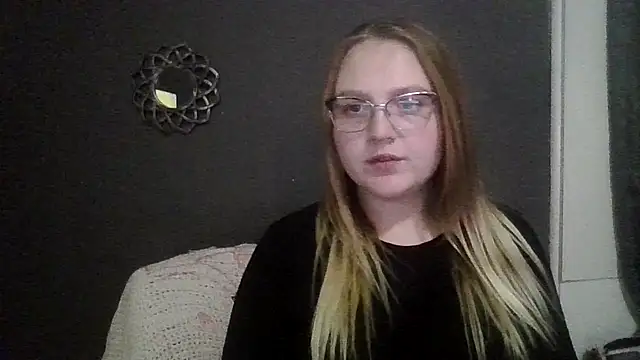 Snapshot of PhatAssBlond chatting on February 21, 2:39 am PhatAssBlond online show from February 21, 2:39 am