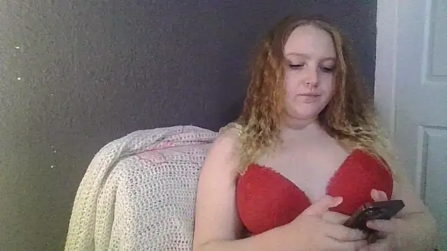 Snapshot of PhatAssBlond chatting on February 26, 12:52 am PhatAssBlond online show from February 26, 12:52 am