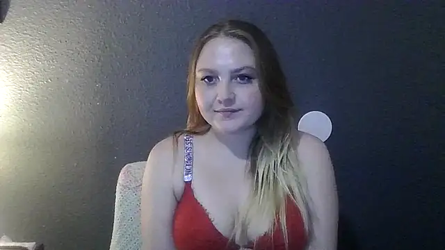 Snapshot of PhatAssBlond chatting on February 28, 1:15 am PhatAssBlond online show from February 28, 1:15 am