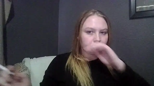 Snapshot of PhatAssBlond chatting on February 22, 8:42 pm PhatAssBlond online show from February 22, 8:42 pm