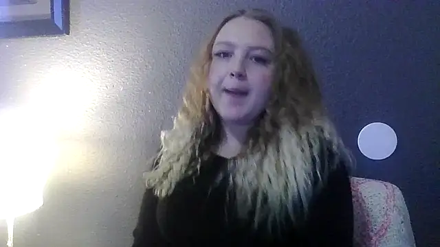Snapshot of PhatAssBlond chatting on February 25, 5:19 pm PhatAssBlond online show from February 25, 5:19 pm
