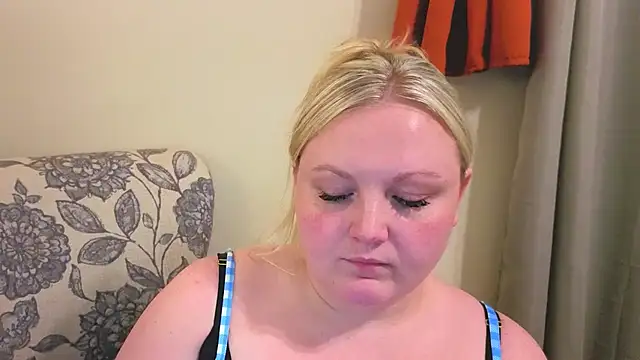 PhatAssBlond online show from April 29, 10:49 pm