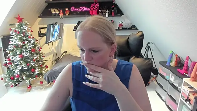 caro kitten online show from December 5, 8:24 am