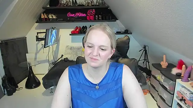 caro kitten online show from January 10, 8:18 am