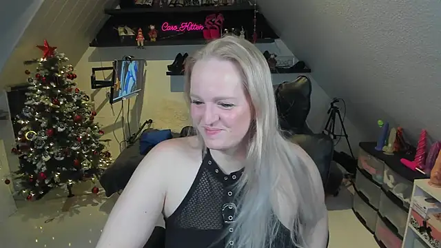 caro kitten online show from December 19, 9:11 am