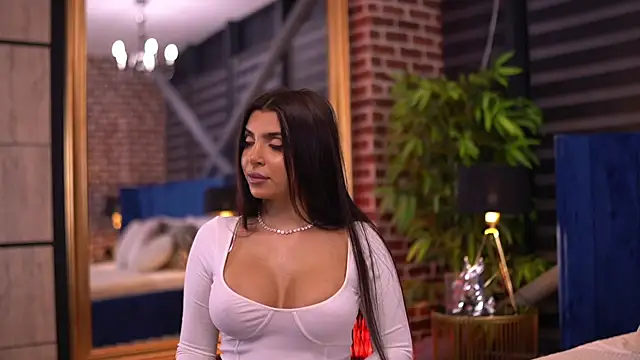 NicoleCellini online show from October 30, 7:00 pm