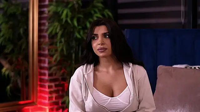 NicoleCellini online show from December 4, 7:13 pm