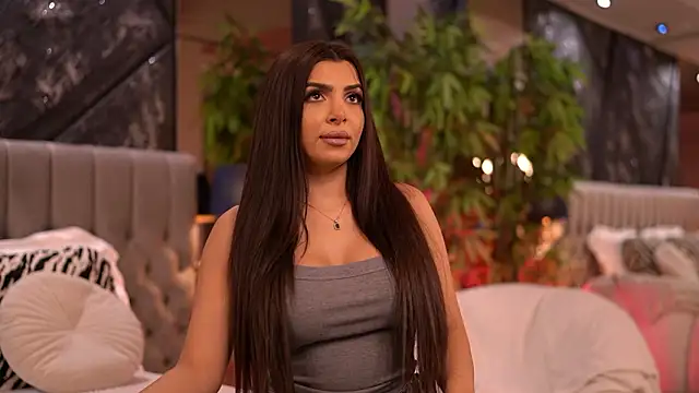 NicoleCellini online show from February 3, 7:30 pm