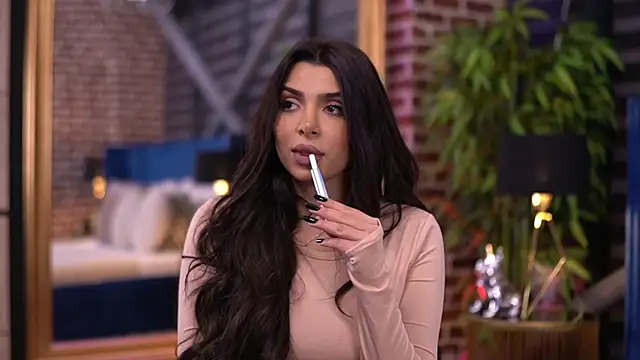 NicoleCellini online show from November 5, 6:33 pm