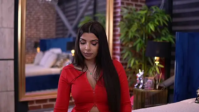 NicoleCellini online show from November 16, 6:56 pm