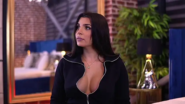 NicoleCellini online show from October 15, 6:05 pm