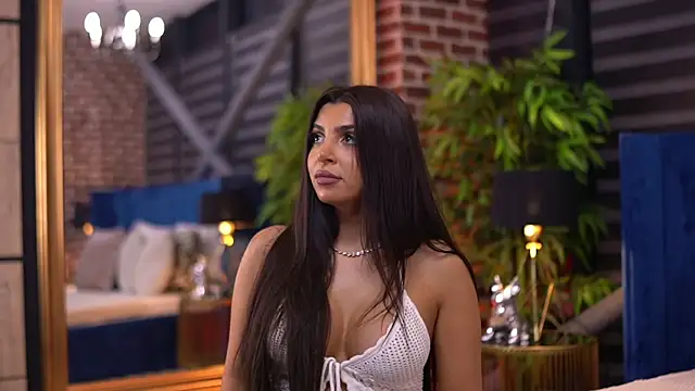 NicoleCellini online show from October 25, 6:30 pm