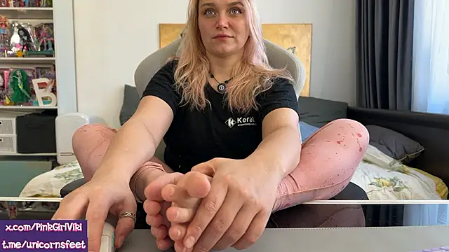 unicornsfeet online show from March 10, 10:08 am