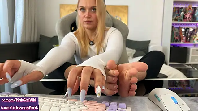 unicornsfeet online show from September 20, 11:04 am