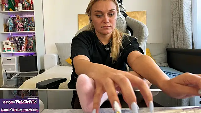 unicornsfeet online show from September 13, 9:20 am