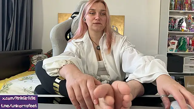 unicornsfeet online show from March 20, 1:23 pm