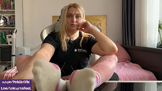 unicornsfeet online show from April 10, 2:46 pm