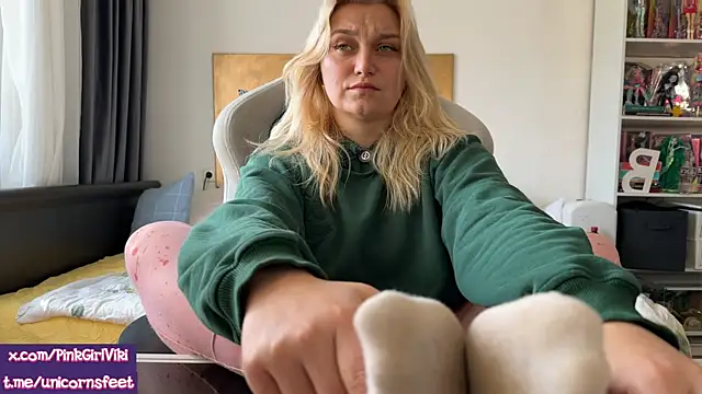 unicornsfeet online show from April 23, 11:49 am