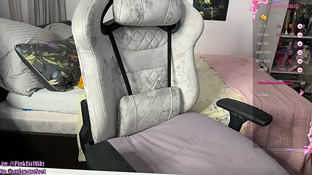 unicornsfeet online show from March 20, 4:09 pm