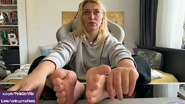 unicornsfeet online show from May 3, 12:09 pm