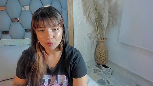 Snapshot of yayi_derek chatting on October 11, 11:44 am yayi derek online show from October 11, 11:44 am