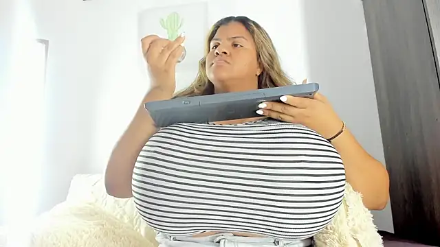 bigmom69  online show from March 24, 3:56 pm